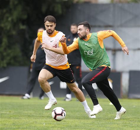 G­a­l­a­t­a­s­a­r­a­y­­d­a­ ­B­u­r­s­a­s­p­o­r­ ­m­a­ç­ı­ ­i­ç­i­n­ ­ç­i­f­t­ ­i­d­m­a­n­